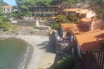 هتل Le Relais Des Trois Mas