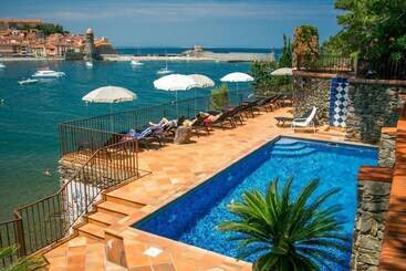 هتل Le Relais Des Trois Mas