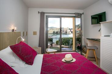 هتل Le Relais Des Trois Mas