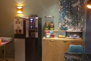 Panam Hotel Paris Gambetta  Place Gambetta Mairie Du 20 Emme