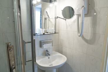 Panam Hotel Paris Gambetta  Place Gambetta Mairie Du 20 Emme