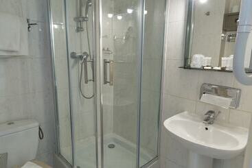 Panam Hotel Paris Gambetta  Place Gambetta Mairie Du 20 Emme
