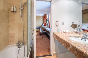 هتل Paris Neuilly