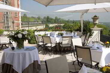 Pavillon Henri Iv Hotel Restaurant Gastronomique Terrasse