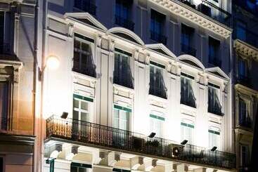 هتل Queens Boutique Hôtel