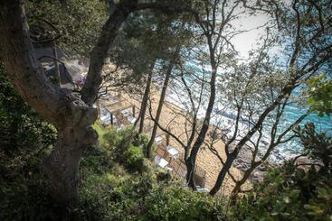 هتل Roc E Mare