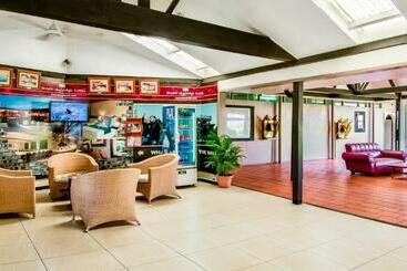 هتل Tanoa Skylodge