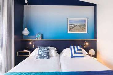 The Deck Hotel By Happyculture