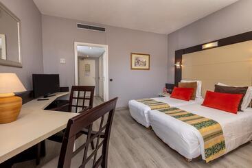 هتل The Originals City, Hôtel Galaxie, Nice Aéroport