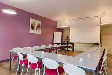 هتل The Originals City, Tabl Hôtel, Cambrai
