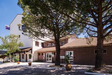 هتل Hôtel Le Relais Des Brasseurs   Aubagne
