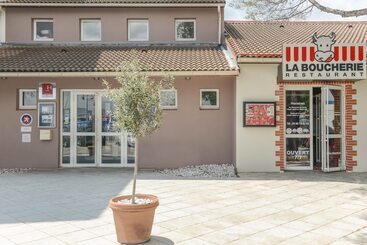 هتل Hôtel Le Relais Des Brasseurs   Aubagne