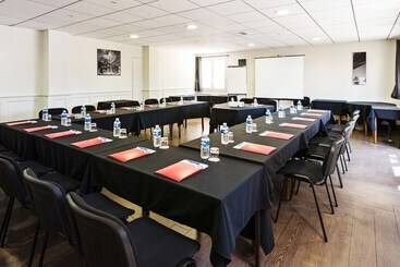 هتل Hôtel Le Relais Des Brasseurs   Aubagne