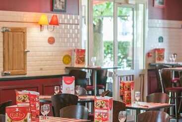 هتل Hôtel Le Relais Des Brasseurs   Aubagne