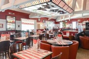 هتل Hôtel Le Relais Des Brasseurs   Aubagne