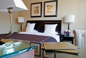 هتل Warwick Paris