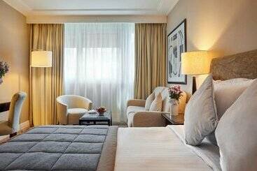 هتل Warwick Paris