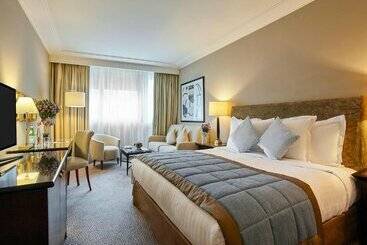 هتل Warwick Paris