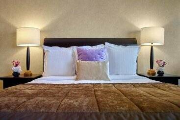 هتل Warwick Paris