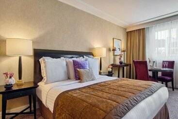 هتل Warwick Paris