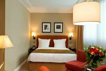 هتل Warwick Paris