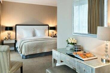 هتل Warwick Paris