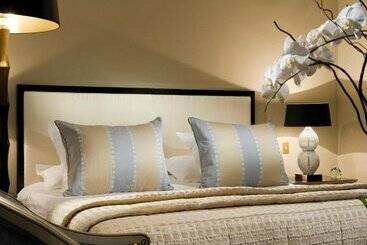 هتل Warwick Paris