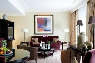 هتل Warwick Paris