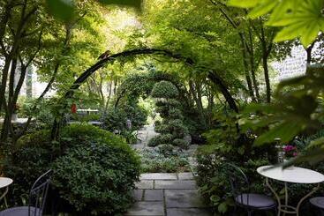 Regent S Garden  Astotel