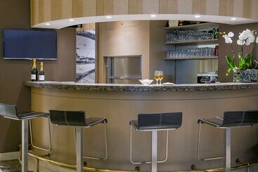 اقامتگاه Best Western  Au Trocadero