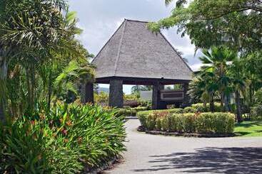 استراحتگاه Novotel Nadi