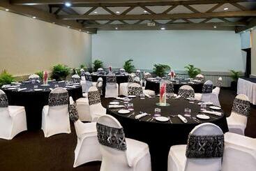 استراحتگاه Novotel Nadi