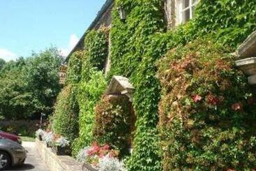 تختخواب و صبحانه Inn For All Seasons