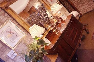 تختخواب و صبحانه Inn For All Seasons