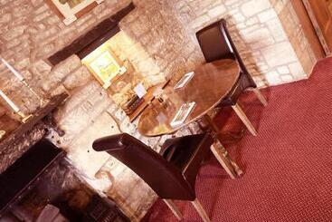 تختخواب و صبحانه Inn For All Seasons