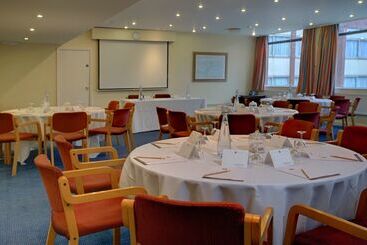 هتل Best Western Plough And Harrow