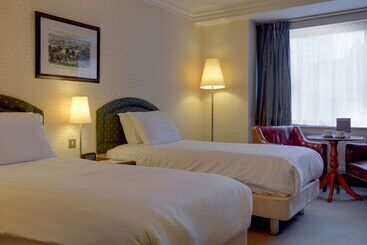 هتل Best Western Plough And Harrow