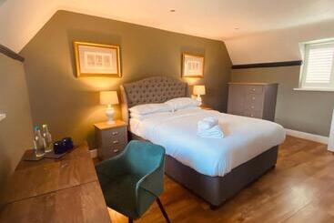 هتل Burford House Bh