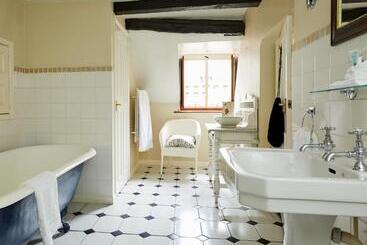 هتل Burford House Bh