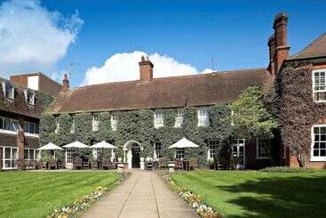 Bush Hotel Farnham