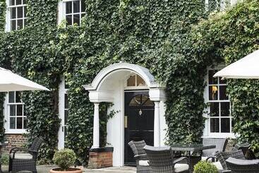 Bush Hotel Farnham