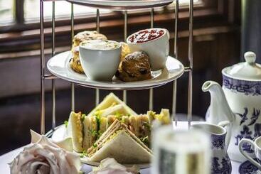 Bush Hotel Farnham