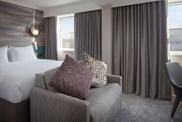 هتل Doubletree By Hilton Bath