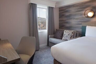 هتل Doubletree By Hilton Bath