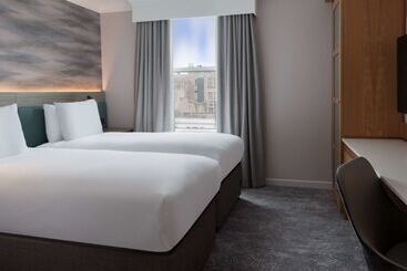 هتل Doubletree By Hilton Bath