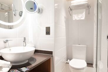 هتل Doubletree By Hilton Bath
