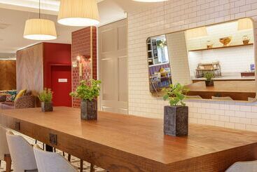 هتل Doubletree By Hilton Bath