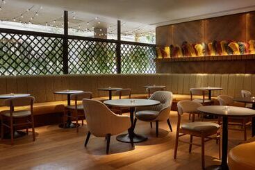 هتل Doubletree By Hilton Bath