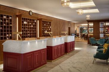 هتل Doubletree By Hilton Bath