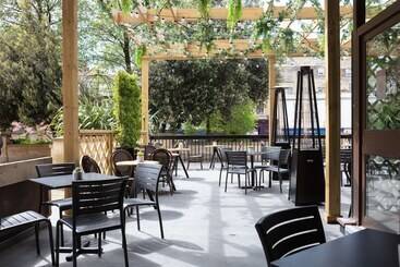 هتل Doubletree By Hilton Bath